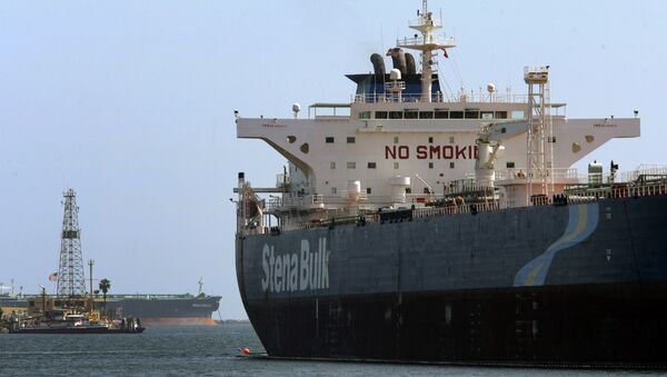 The Stena Bulk oil tanker unloads oil - Sputnik International