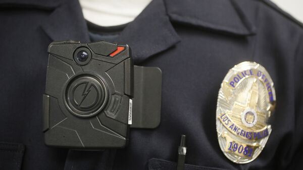 FILE- In this Jan. 15, 2014 file photo a Los Angeles Police officer wears an on-body camera - Sputnik International