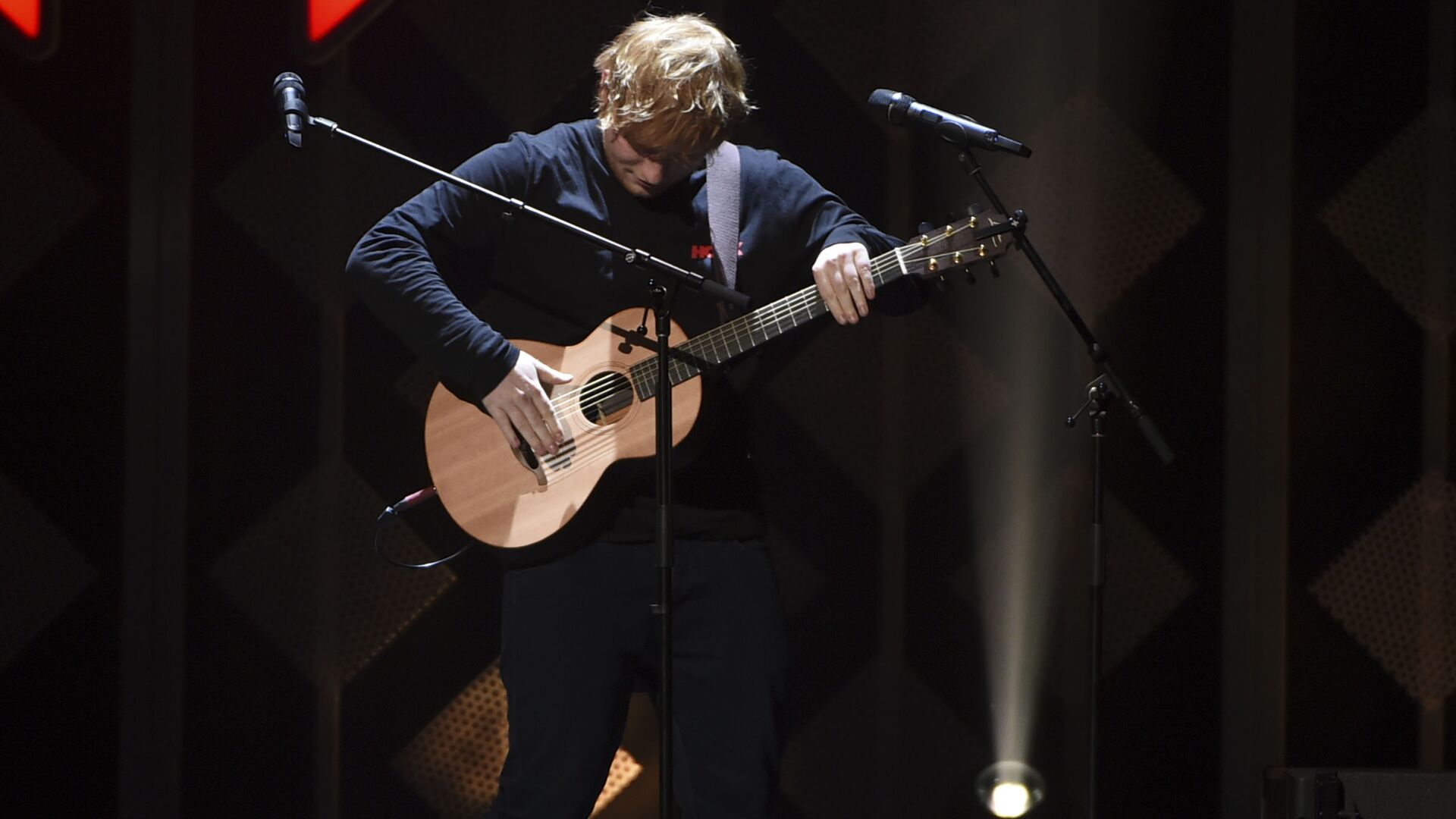 Singer-songwriter Ed Sheeran performs at Z100's iHeartRadio Jingle Ball at Madison Square Garden - Sputnik International, 1920, 20.07.2021