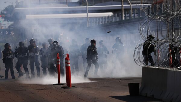U.S. Customs and Border Protection police conduct a drill using tear gas on International Bridge 1 Las Americas, which connects Laredo, Texas in the U.S. with Nuevo Laredo, Mexico - Sputnik International