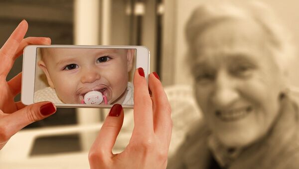Smartphone child old woman - Sputnik International