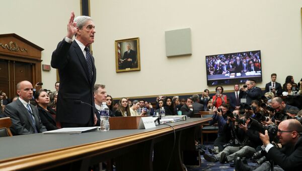 Former Special Counsel Robert Mueller is sworn in to testify before a House Judiciary Committee hearing on the Office of Special Counsel's investigation into Russian Interference in the 2016 Presidential Election on Capitol Hill in Washington, U.S., July 24, 2019 - Sputnik International