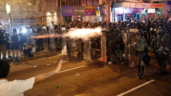 Полиция разгоняет марш за реформы в Гонконге, Китай - Sputnik International