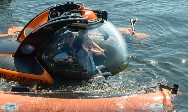 Putin Dives Down to See Sch-308 Sub Sunk During World War II Putin Dives Down to See Sch-308 Sub Sunk During World War II - Sputnik International