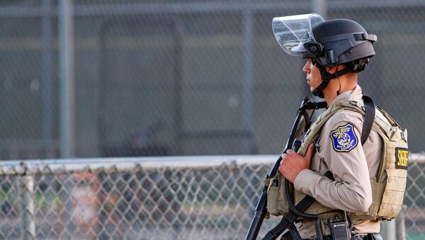 A police officer stands watch at the scene of a mass shooting during the Gilroy Garlic Festival in Gilroy, California, U.S. July 28, 2019.  - Sputnik International
