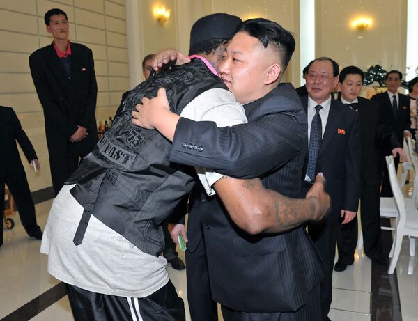 North Korean leader Kim Jong-Un hugging former NBA star Dennis Rodman during a dinner in Pyongyang.  - Sputnik International