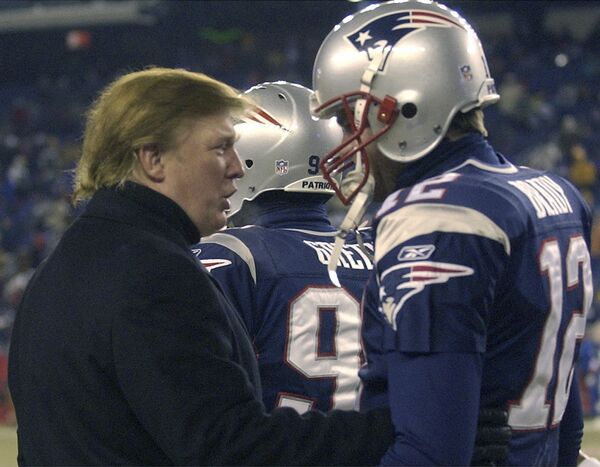 Donald Trump stops to talk to New England Patriots quarterback Tom Brady prior to the start of the game at Gillette Stadium, Saturday, 10 January 2004, in Foxborough, Massachusets. - Sputnik International