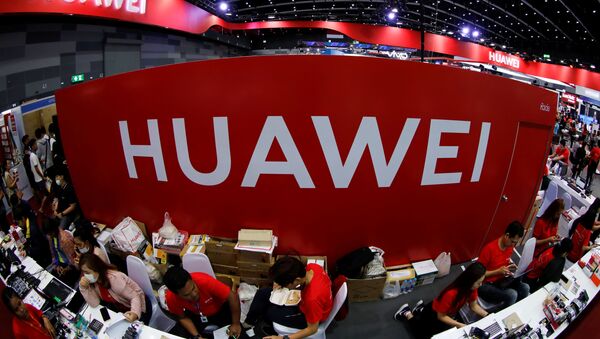 Workers sit at the Huawei stand at the Mobile Expo in Bangkok, Thailand May 31, 2019 - Sputnik International