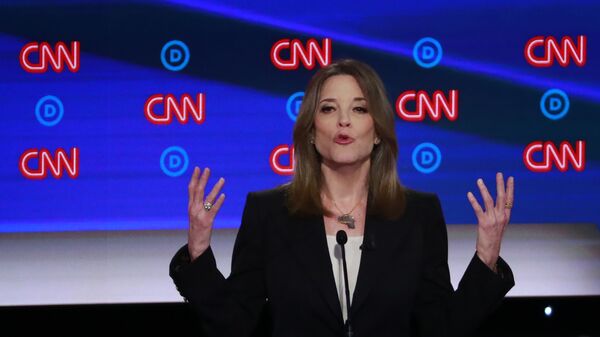 Candidate and author Marianne Williamson gestures during the first night of the second 2020 Democratic presidential debate in Detroit, Michigan, 30 July 2019. - Sputnik International