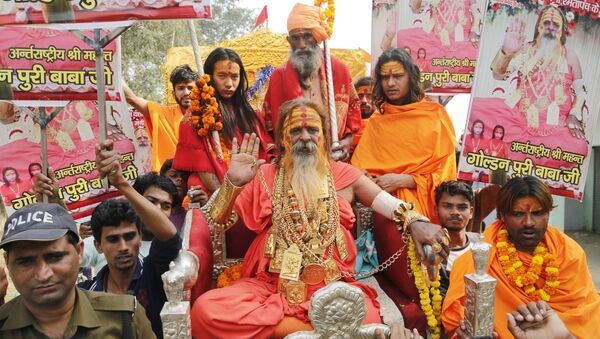 Indian godman Golden Baba, known for the gold ornaments he wears gestures as Hindu holy men arrive in a procession ahead of the Kumbh Mela in Allahabad, India, Wednesday, Nov. 28, 2018 - Sputnik International