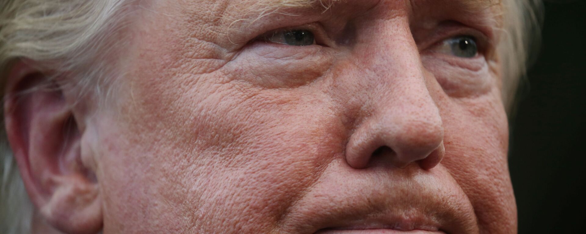 US President Donald Trump talks to reporters as he departs for travel to Greenville, North Carolina - Sputnik International, 1920, 08.08.2019