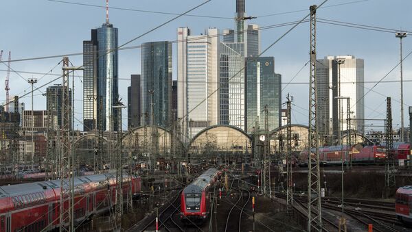  Railways at the train station and a view of the skyline in Frankfurt am Main, western Germany (File) - Sputnik International