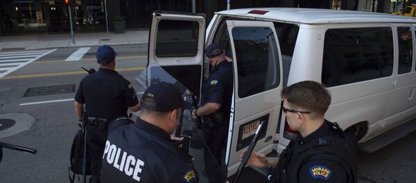 DAYTON, OH - MAY 25: Police officers and Highway State Patrol officers prepare to respond to a rally held by the KKK affiliated group Honorable Sacred Knights of Indiana at Courthouse Square on May 25, 2019 in Dayton, Ohio. - Sputnik International