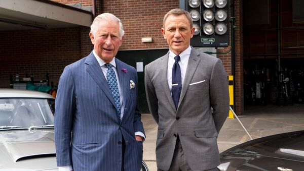 Britain's Prince Charles, Prince of Wales poses with British actor Daniel Craig as he tours the set of the 25th James Bond Film at Pinewood Studios in Iver Heath, west of London, on June 20, 2019. T - Sputnik International