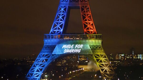 FILE - In this Feb.3, 2017 file photo, the Eiffel Tower lit up with colors for the Paris 2024 bid during the launch of its campaign as candidate for the 2024 Olympic summer games in Paris. Groups defending the French language are lodging legal protests over the English-only slogan used by Paris authorities bidding for the 2024 Olympics - Sputnik International