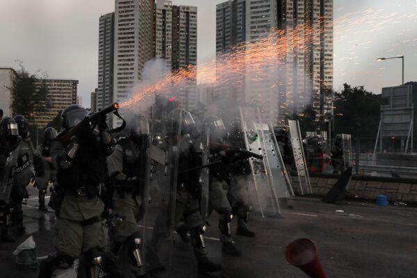 Hong Kong Police Detain 82 During Monday Protests - Reports - Sputnik International