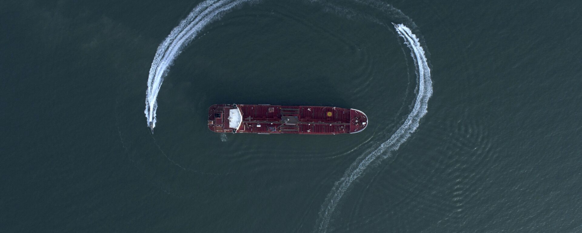 In this Sunday, July 21, 2019 photo, an aerial view shows a speedboat of Iran's Revolutionary Guard moving around the British-flagged oil tanker Stena Impero which was seized in the Strait of Hormuz on Friday by the Guard, in the Iranian port of Bandar Abbas - Sputnik International, 1920, 03.11.2021