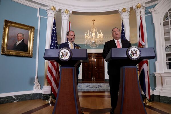 Boris Johnson Speaks to Trump for 3rd Time in Three Weeks Amid Bolton's UK Visit - Sputnik International