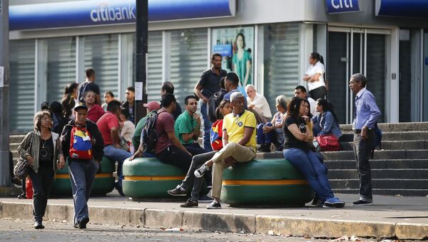 People wait for public transportation in Caracas, Venezuela, Friday, March 8, 2019 - Sputnik International