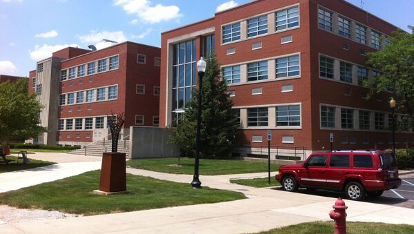 University of Indianapolis building with Jeep Commander in the parking lot - Sputnik International
