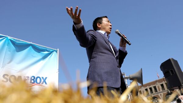2020 Democratic U.S. presidential candidate Andrew Yang speaks at the Iowa State Fair in Des Moines - Sputnik International