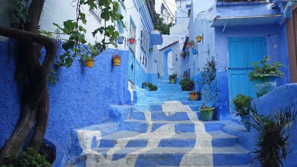A general view shows a street painted in the tradition blue of the northern Moroccan Rif town of Chefchaouen on June 21, 2017.  - Sputnik International