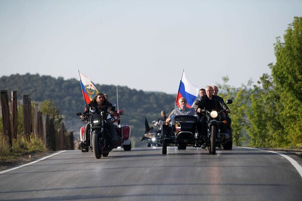 President Putin riding alongside the head of the motorcycle club Night Wolves, nicknamed Surgeon. - Sputnik International