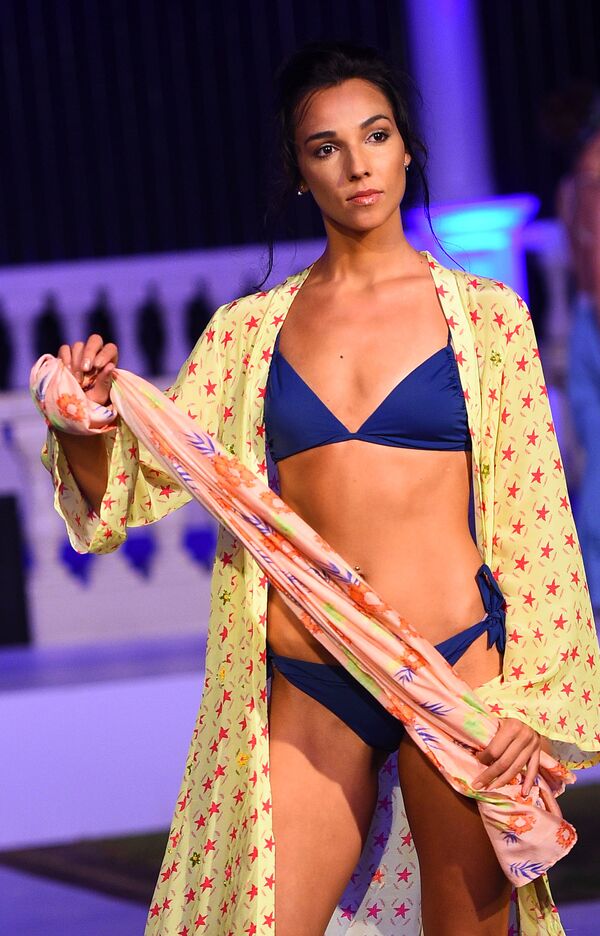 Models Sizzle in Swimsuits at Beach Fashion Show in Sri Lanka - Sputnik International