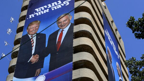This picture taken on July 28, 2019 shows two giant Israeli Likud Party election banners hanging from a building showing Israeli Prime Minister Benjamin Netanyahu shaking hands with US President Donald Trump (L) and Russian President Vladimir Putin, with a caption above reading in Hebrew Netanyahu, in another league, in the coastal Mediterranean city of Tel Aviv. - Sputnik International