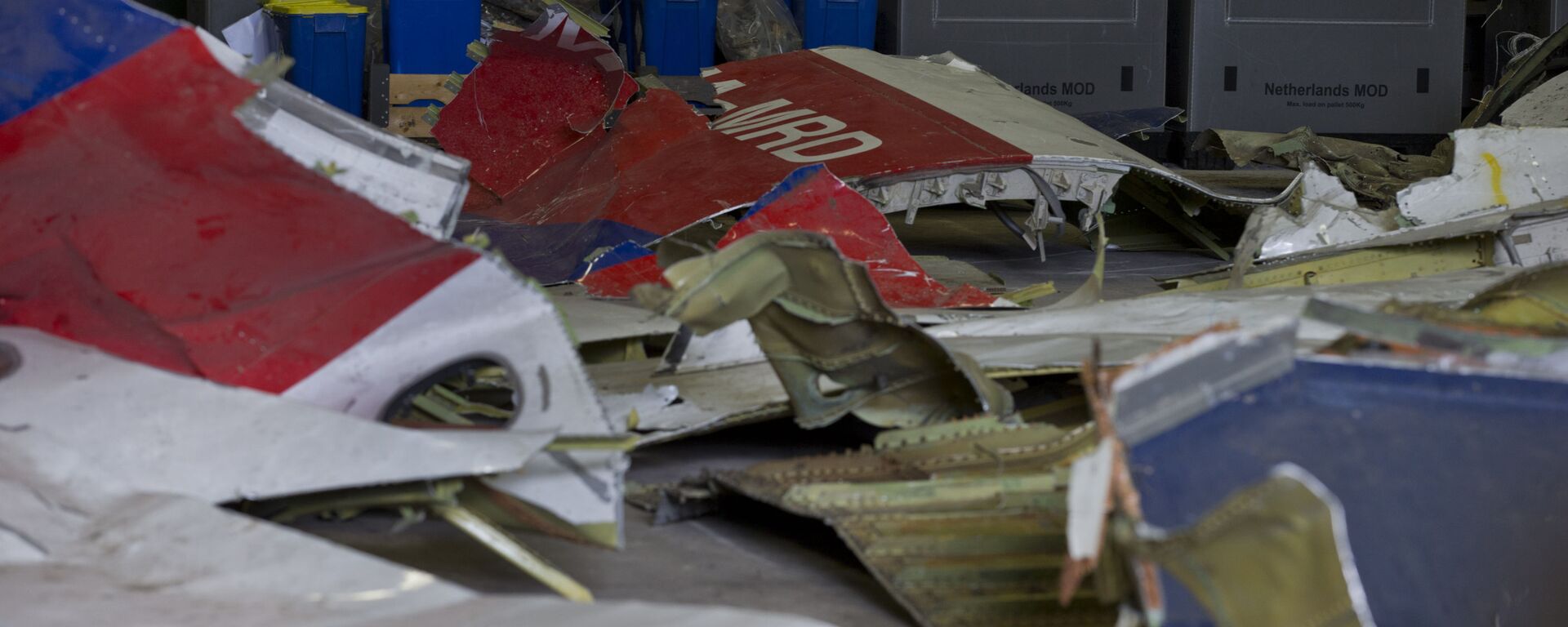 In this March 3, 2015 file photo parts of the wreckage of the Malaysia Airlines Flight 17 are displayed in a hangar at Gilze-Rijen airbase, Netherlands. - Sputnik International, 1920, 26.01.2022