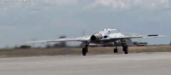 Russia's advanced Okhotnik (Hunter) combat drone flew in tandem with a fighter jet for the first time. - Sputnik International