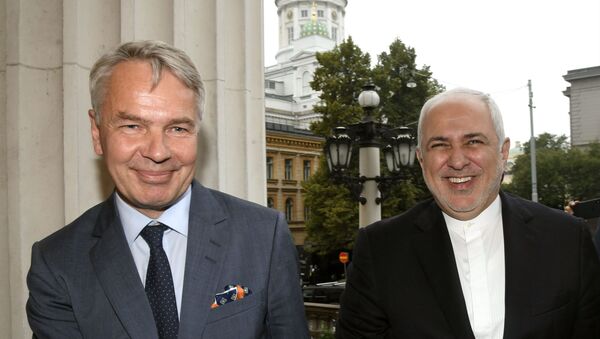 The Foreign Minister of Finland Pekka Haavisto (L) welcomes visiting Foreign Minister of Iran Mohammed Javad Zarif at the House of the Estates in Helsinki, Finland on August 19, 2019. - Sputnik International