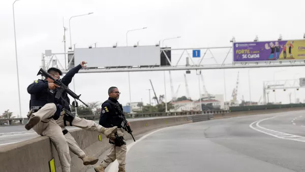 Brazilian Police at Rio-Niterói Bridge - Sputnik International