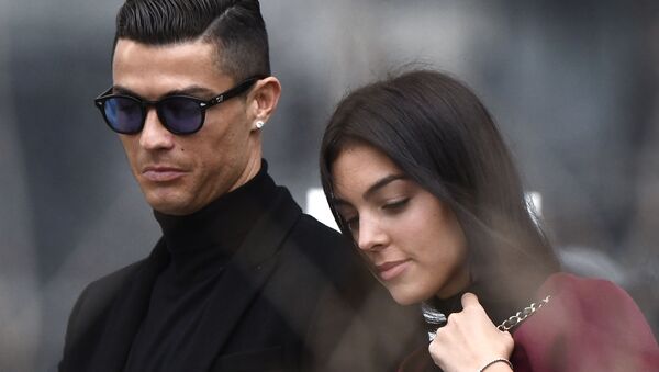Juventus' forward and former Real Madrid player Cristiano Ronaldo leaves with his Spanish girlfriend Georgina Rodriguez after attending a court hearing for tax evasion in Madrid on January 22, 2019. - Sputnik International