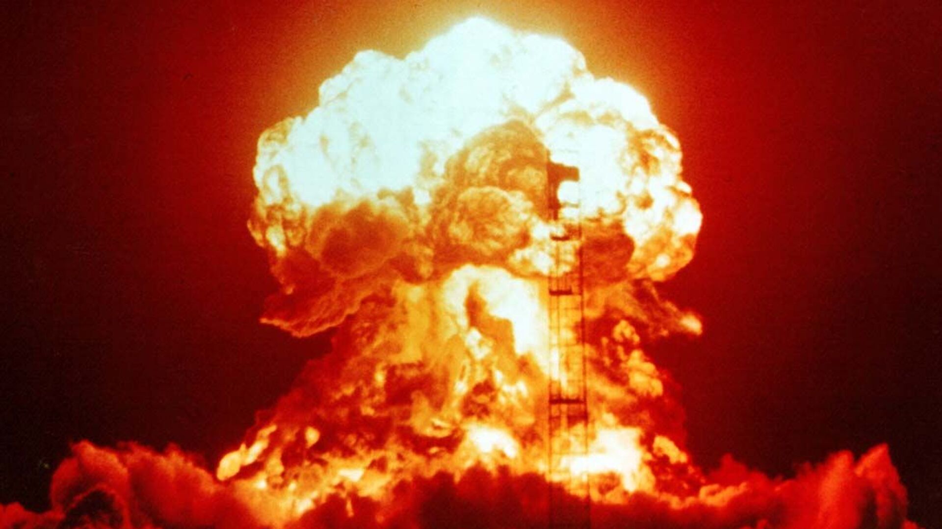 The detonation of a 23-kiloton nuclear bomb XX-34 BADGER as part of the Operation Upshot-Knothole nuclear testing programme at the Nevada Test Site in April 1953. - Sputnik International, 1920, 31.03.2023