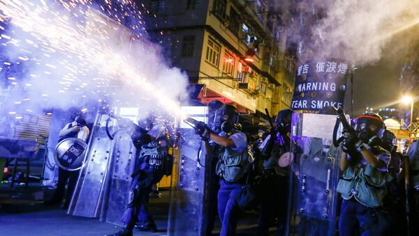 Police fire tear gas at anti-extradition bill protesters during clashes in Sham Shui Po in Hong Kong, China, 14 August 2019 - Sputnik International