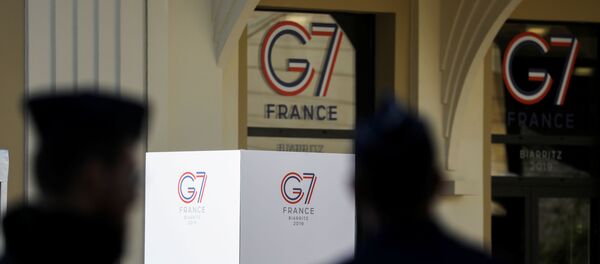 French policemen stand guard near the Grande Plage beach ahead of the G7 summit in Biarritz, France, August 22, 2019. - Sputnik International