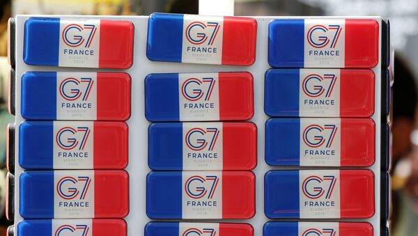 Souvenir magnets of G7 summit are displayed for sale in a shop ahead of the G7 summit in Biarritz, France - Sputnik International