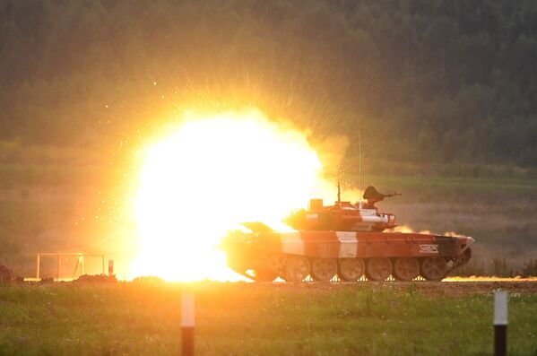 Russia's tank T-72B3 during the final leg of the 'Tank Biathlon' competitions at the Fifth International army games at 'Patriot' park outside Moscow. - Sputnik International