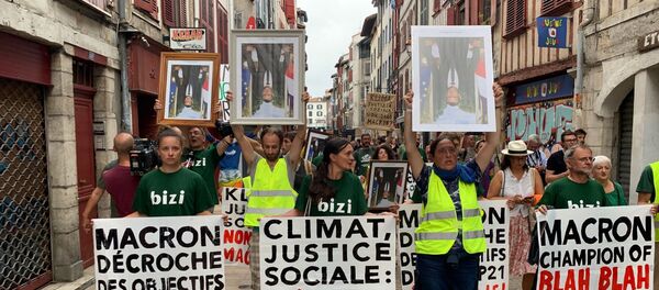 People are rallying on Sunday against the G7 summit in Biarritz, France. - Sputnik International