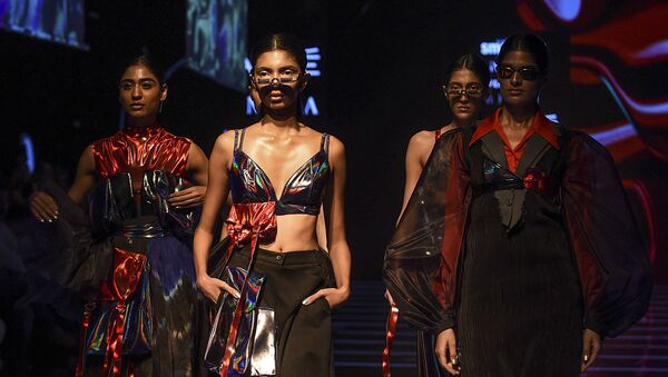 Models present creations by designer Bloni during a fashion show at Lakme Fashion Week (LFW) Winter-Festive in Mumbai on 24 August 2019. - Sputnik International