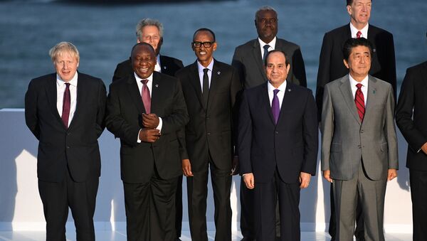 Britain's Prime Minister Boris Johnson, South African President Cyril Ramaphosa, Rwanda's President Paul Kagame, Egypt's President Abdel-Fattah el-Sisi, Japan's Prime Minister Shinzo Abe, pose for a family photo at the G7 summit in Biarritz, France - Sputnik International