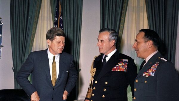 President John F. Kennedy meets with Chief of the Defense Staff of the British Armed Forces Lord Louis Mountbatten, First Earl Mountbatten of Burma (center) and Chairman of the Joint Chiefs of Staff General Lyman Lemnitzer (right) in the Oval Office, White House, Washington, D.C. - Sputnik International