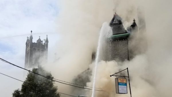 Massive Three-Alarm Fire Engulfs 115-Year-Old US Church - Sputnik International