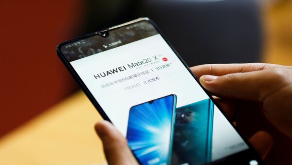 A man holds a Huawei Mate 20 X 5G smartphone at the International Consumer Electronics Expo in Beijing, China August 2, 2019 - Sputnik International