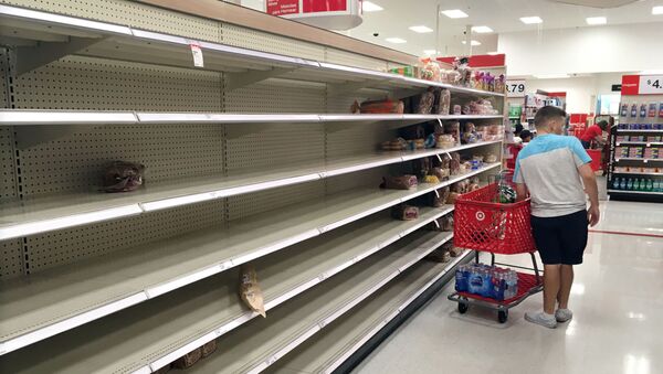 Shoppers find empty bread shelves at a store ahead of the arrival of Hurricane Dorian in Kissimmee - Sputnik International