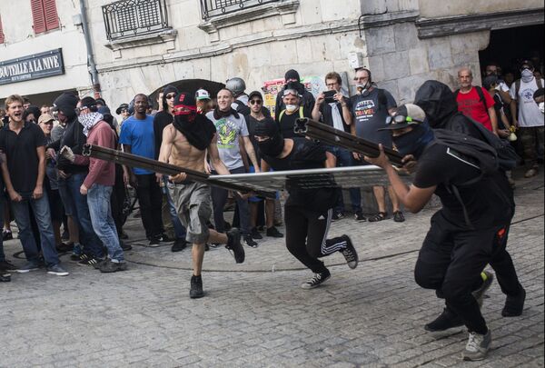 Young men during the protests against the G7 summit in France. Young men during the protests against the G7 summit in France. - Sputnik International