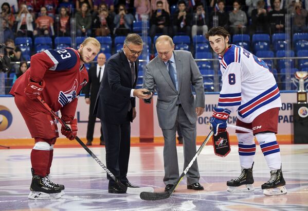 President of the International Ice Hockey Federation René Fasel and Russian President Vladimir Putin during the opening ceremony of the Sirius Junior Club World Cup in Sochi. President of the International Ice Hockey Federation René Fasel and Russian President Vladimir Putin during the opening ceremony of the Sirius Junior Club World Cup in Sochi. - Sputnik International