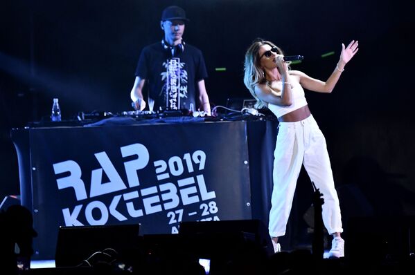 Hip-hop singer Yekaterina Tkachenko (Lil Kate) performs during the Rap Koktebel festival in Crimea. Hip-hop singer Yekaterina Tkachenko (Lil Kate) performs during the Rap Koktebel festival in Crimea. - Sputnik International