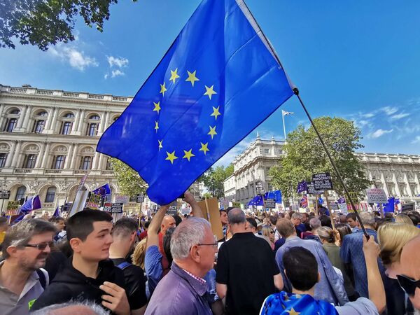 Thousands Gather Outside No 10 For #StopTheCoup Protests as Tensions Mount Over Parliament, Brexit Thousands Gather Outside No 10 For #StopTheCoup Protests as Tensions Mount Over Parliament, Brexit - Sputnik International